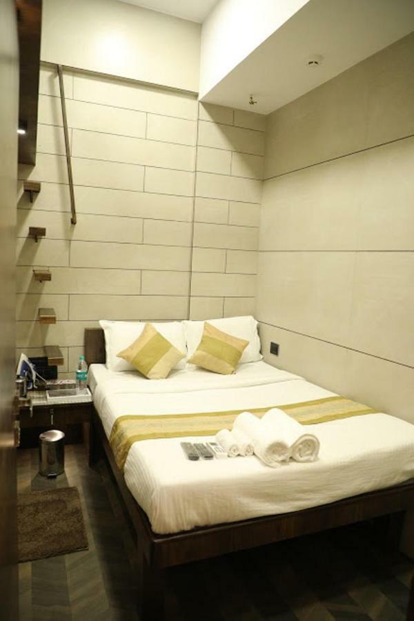 Hotel Rooms Dadar Near Station Mumbai Exterior photo